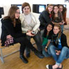 Un groupe d'élèves dans l'espace Nouveaux médias du Centre Pompidou