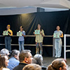 Les élèves de théâtre interprétant une création : Mythique/meetic.