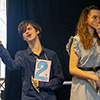 Les élèves de théâtre interprétant une création : Mythique/meetic.