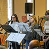 Les élèves de musique interprétant The Verve, Bitter sweet symphony.